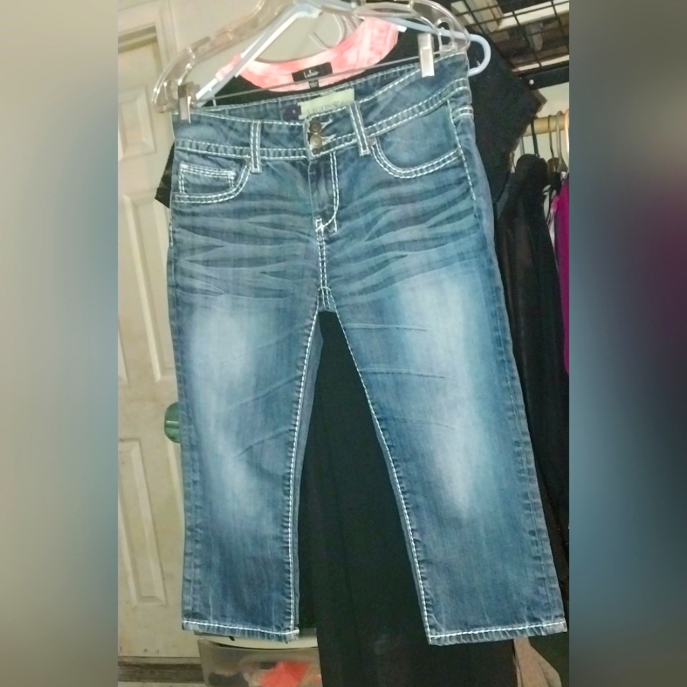 Vigoss Juniors' Denim Capris